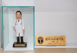 ご友人から贈られた松崎先生のフィギュア