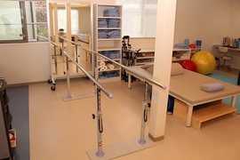 運動療法機器（平行棒 プラットホーム等）