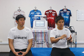 左:平岡 海地トレーナー 右:渡辺 貴裕トレーナー