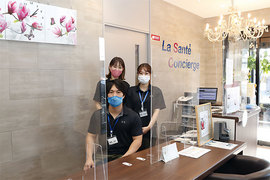 感染対策を講じた受付