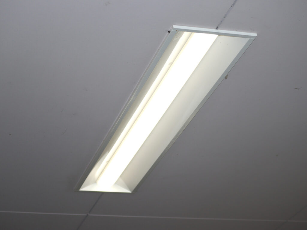 古いLED照明から最新LED照明への切替え
